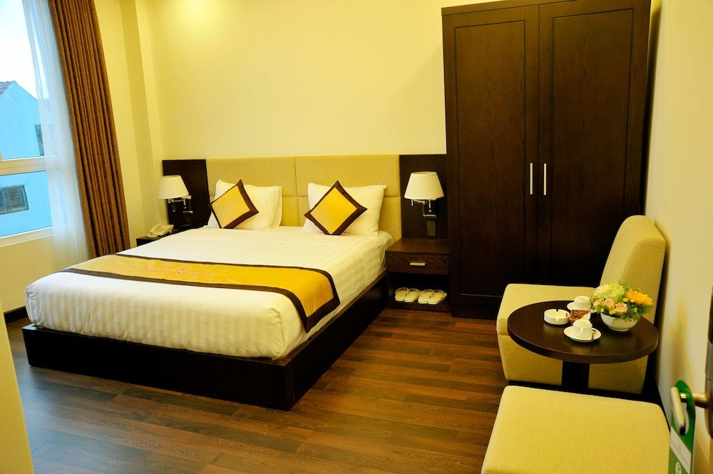 International Hotel Deluxe Room, City View 3