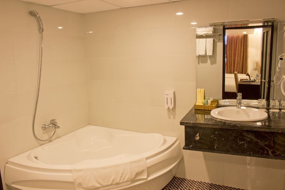 International Hotel Deluxe Room, City View 16