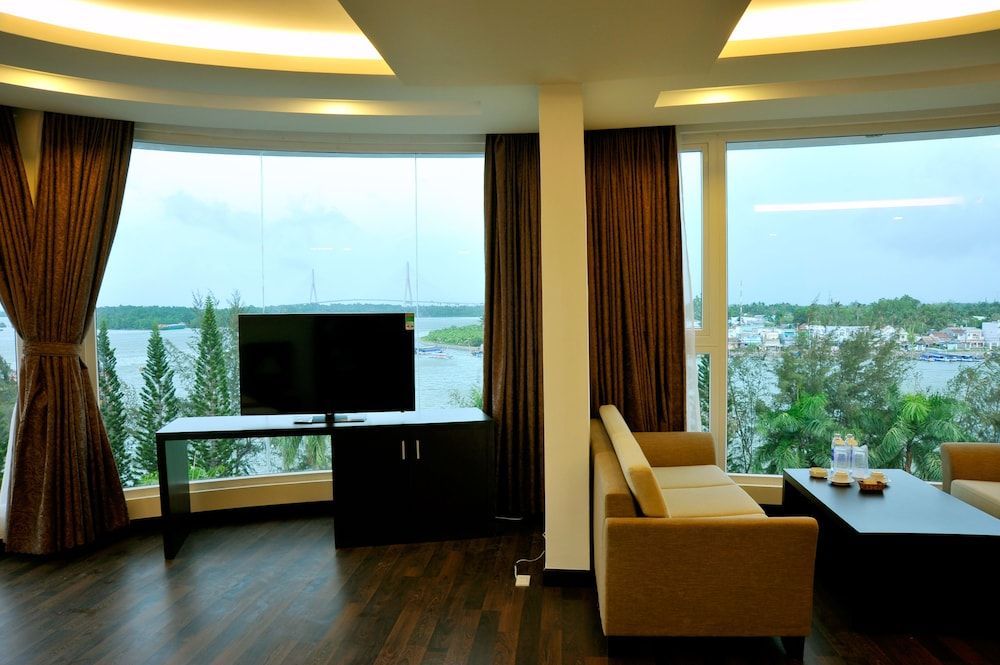 International Hotel Executive Room, River View 19