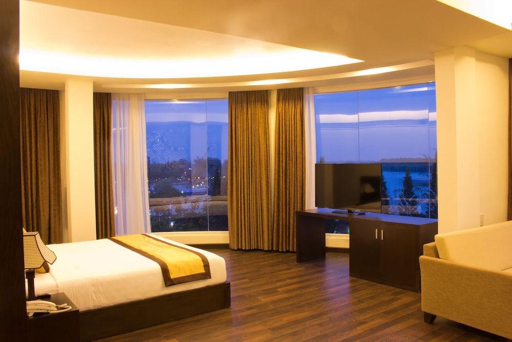 International Hotel Executive Room, River View 6
