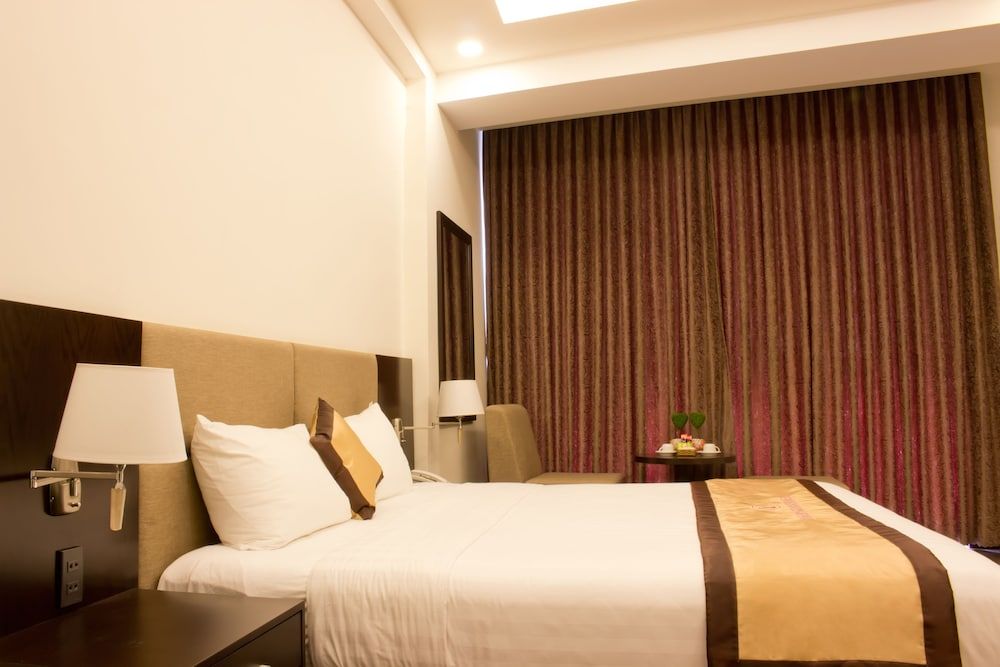 International Hotel Deluxe Room, City View 4