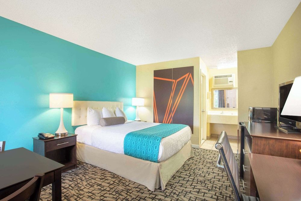 Standard Room, 1 Queen Bed, Non Smoking