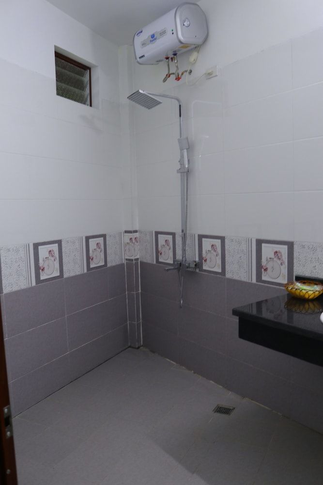 Thanh Dat Homestay Deluxe Double Room, 1 Queen Bed, Private Bathroom, Courtyard Area 10