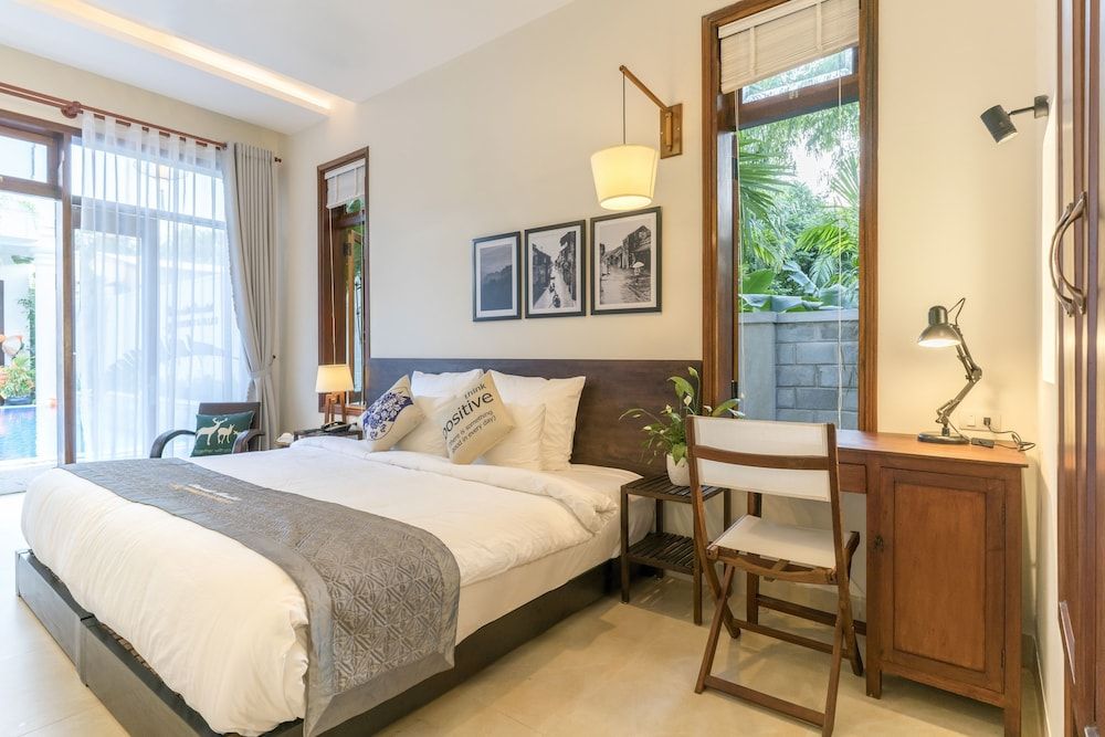Deluxe Room, Pool View