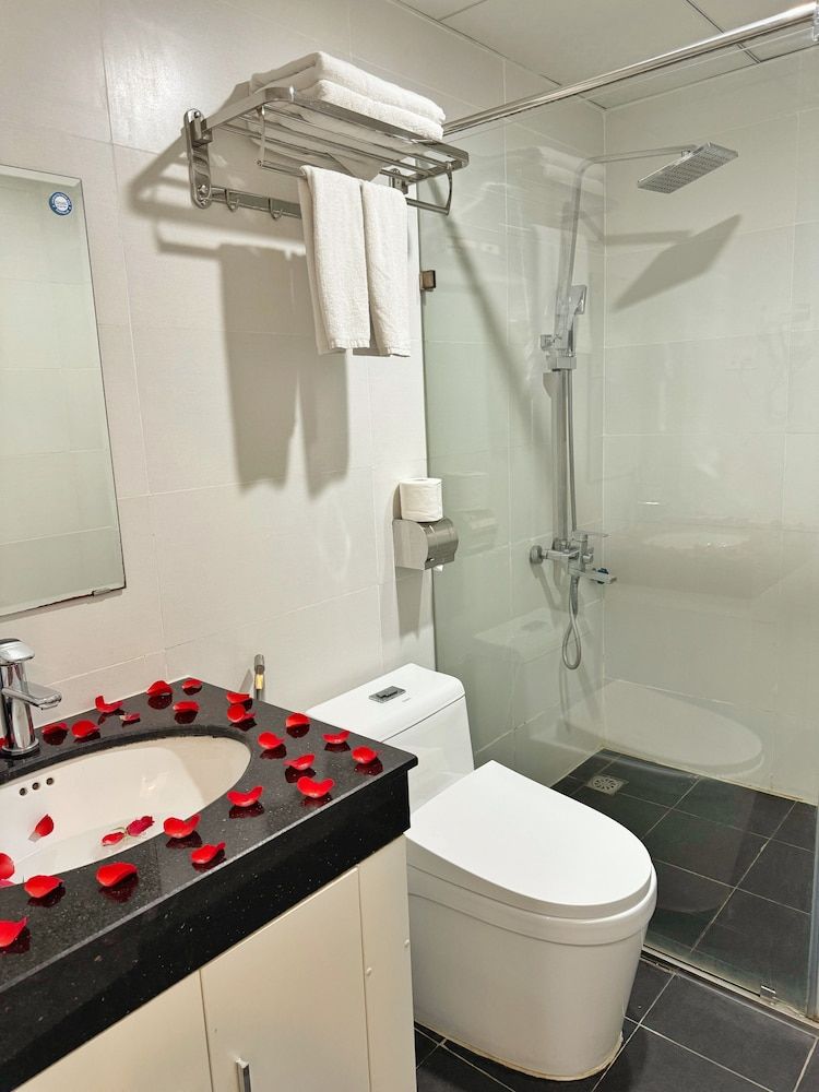 Sunrise Hanoi Hotel Deluxe Triple Room 11