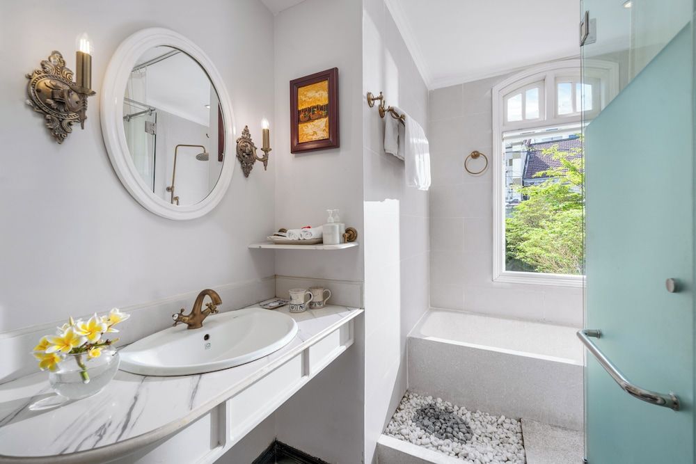 Hoi An Garden Palace & Spa Family Quadruple Room, Multiple Beds, Bathtub, Garden View 4