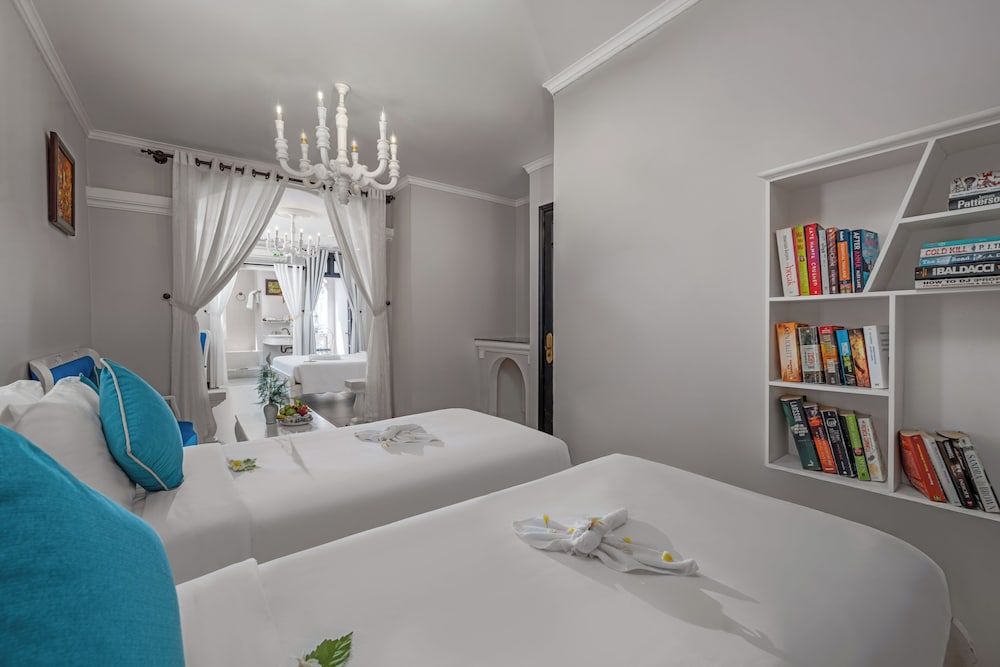 Hoi An Garden Palace & Spa Family Quadruple Room, Multiple Beds, Bathtub, Garden View 2