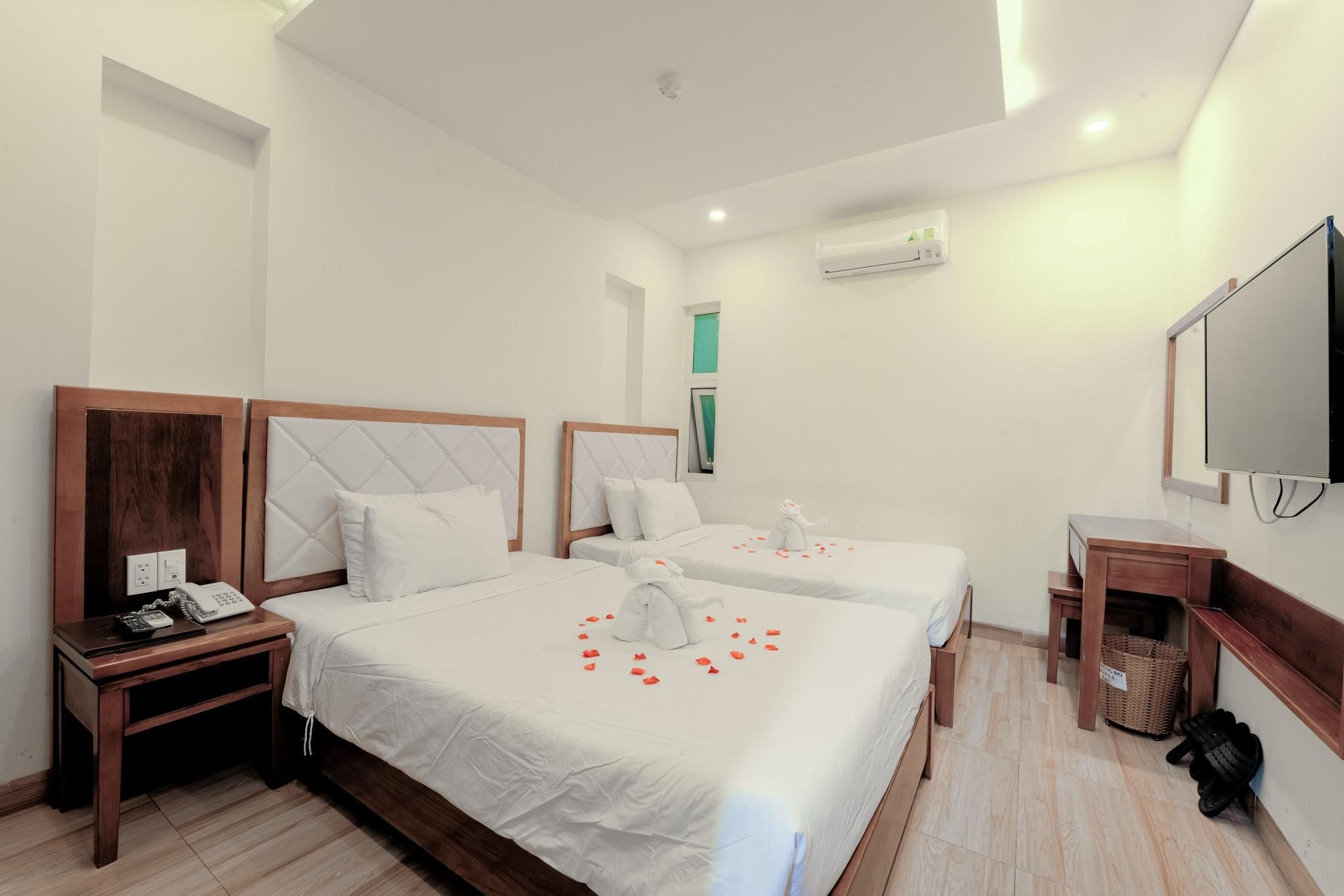 undefined Dana Sailing Hotel 4