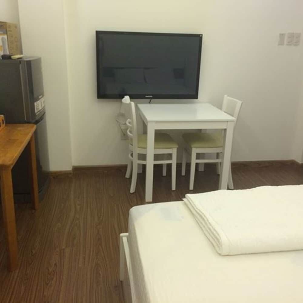 undefined Smiley Apartment 7 3