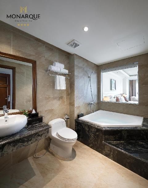 undefined Monarque Hotel Danang 10