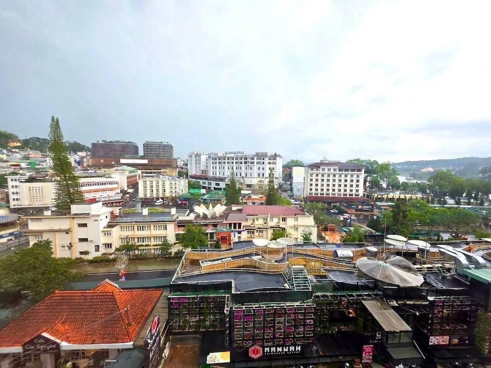 Tulip Hotel 2 Executive Double Room 8