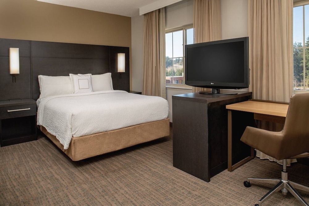Executive Suite, 1 Queen Bed with Sofa bed, Non Smoking