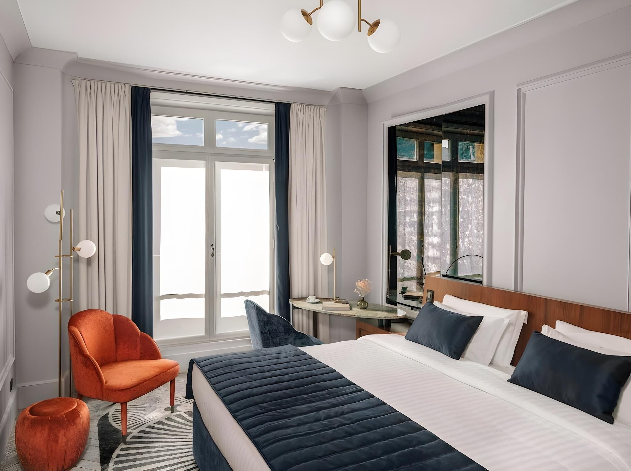 Signature Balcony Room with One Queen Bed