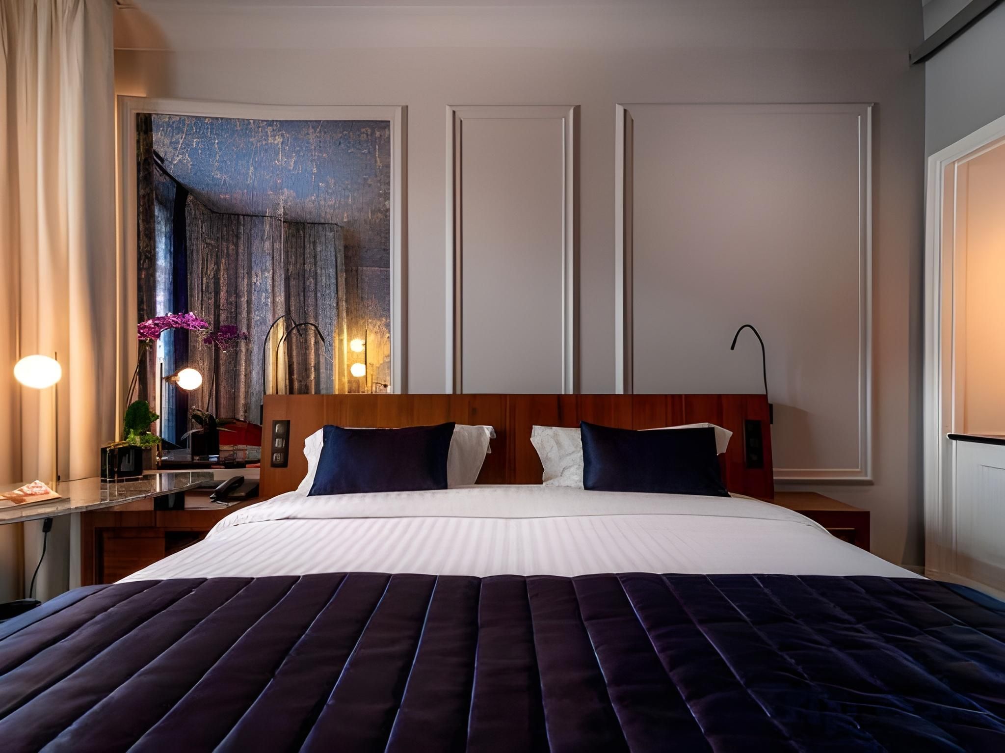 M Social Hotel Paris Alcove Room with One Queen Bed 2