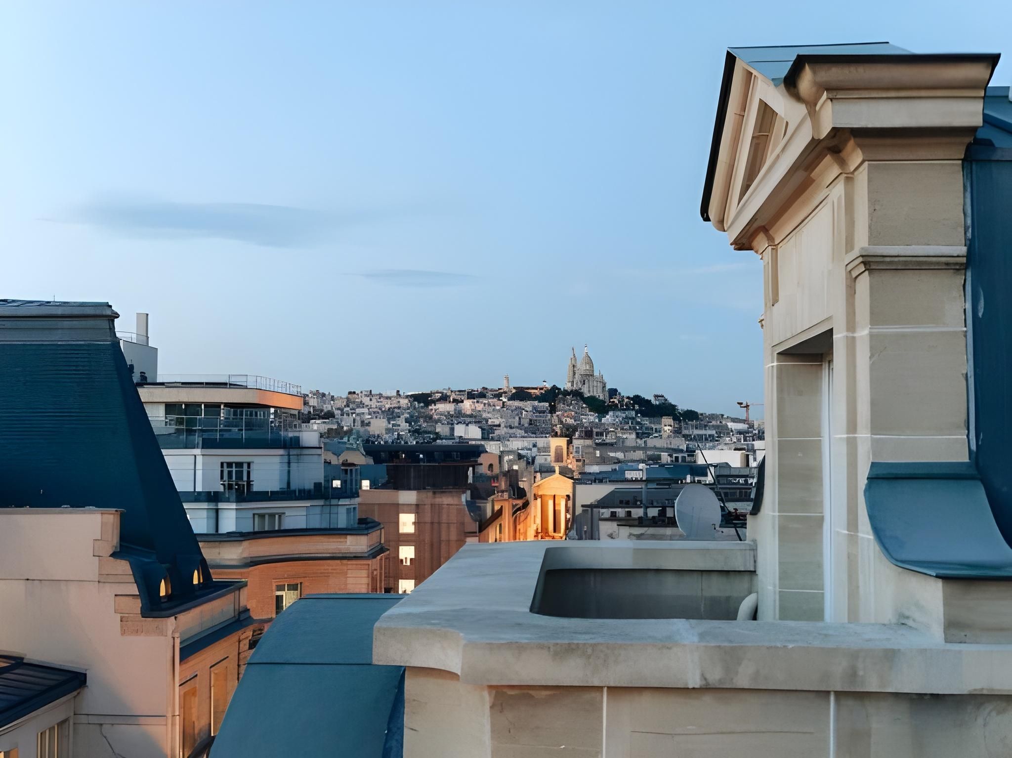 Signature Balcony Room with One Queen Bed