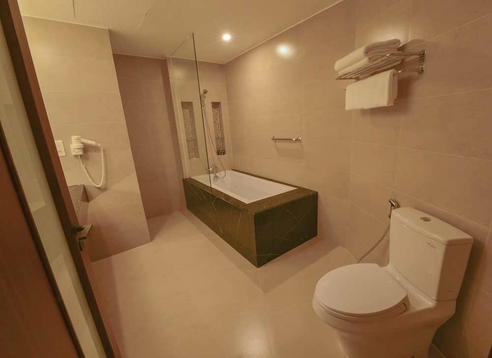Aristo International Hotel Deluxe Double or Twin Room 6