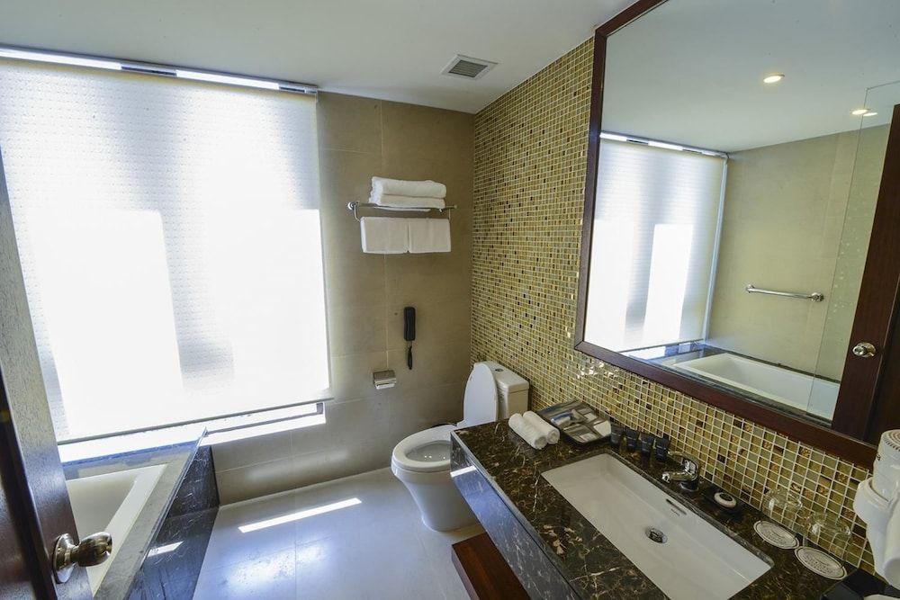 Aristo International Hotel Deluxe Double or Twin Room 5