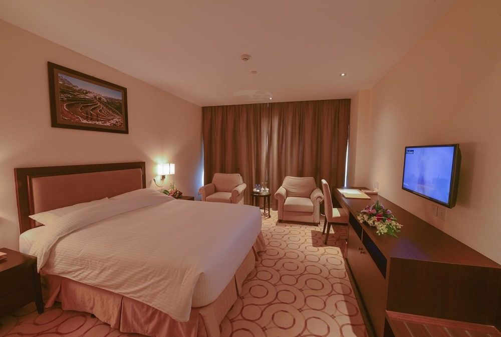 Aristo International Hotel Deluxe Double or Twin Room 3