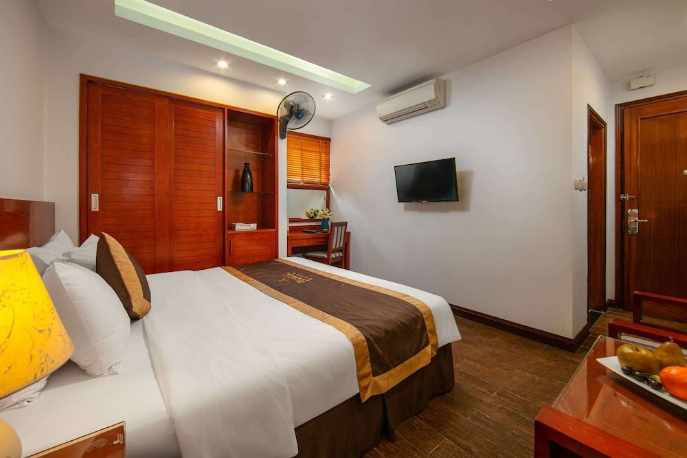Bounty Hotel Standard Double Room (1 Big Bed Only) 2