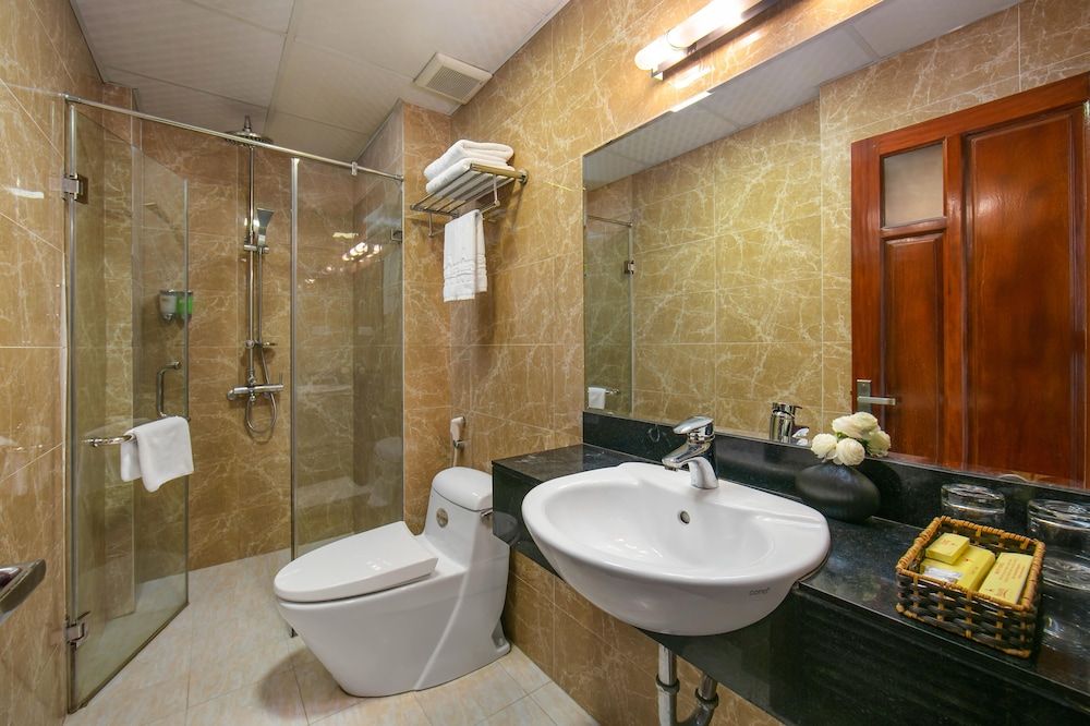 Bounty Hotel Standard Double Room (1 Big Bed Only) 5