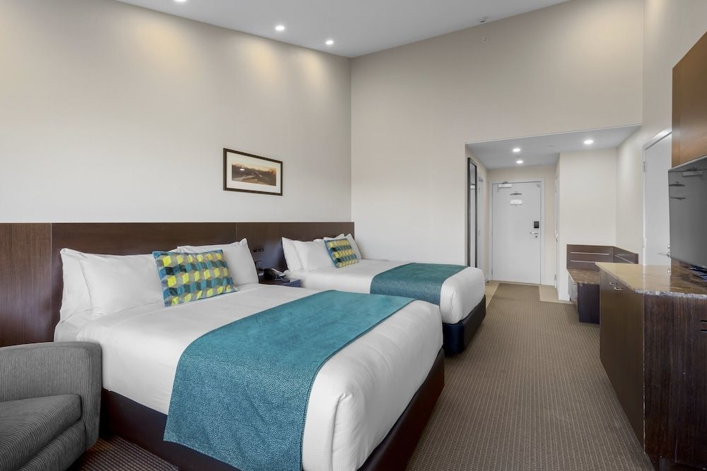 Copthorne Hotel and Resort Queenstown Lakefront Superior Room, 2 Double Beds, Lake View 2
