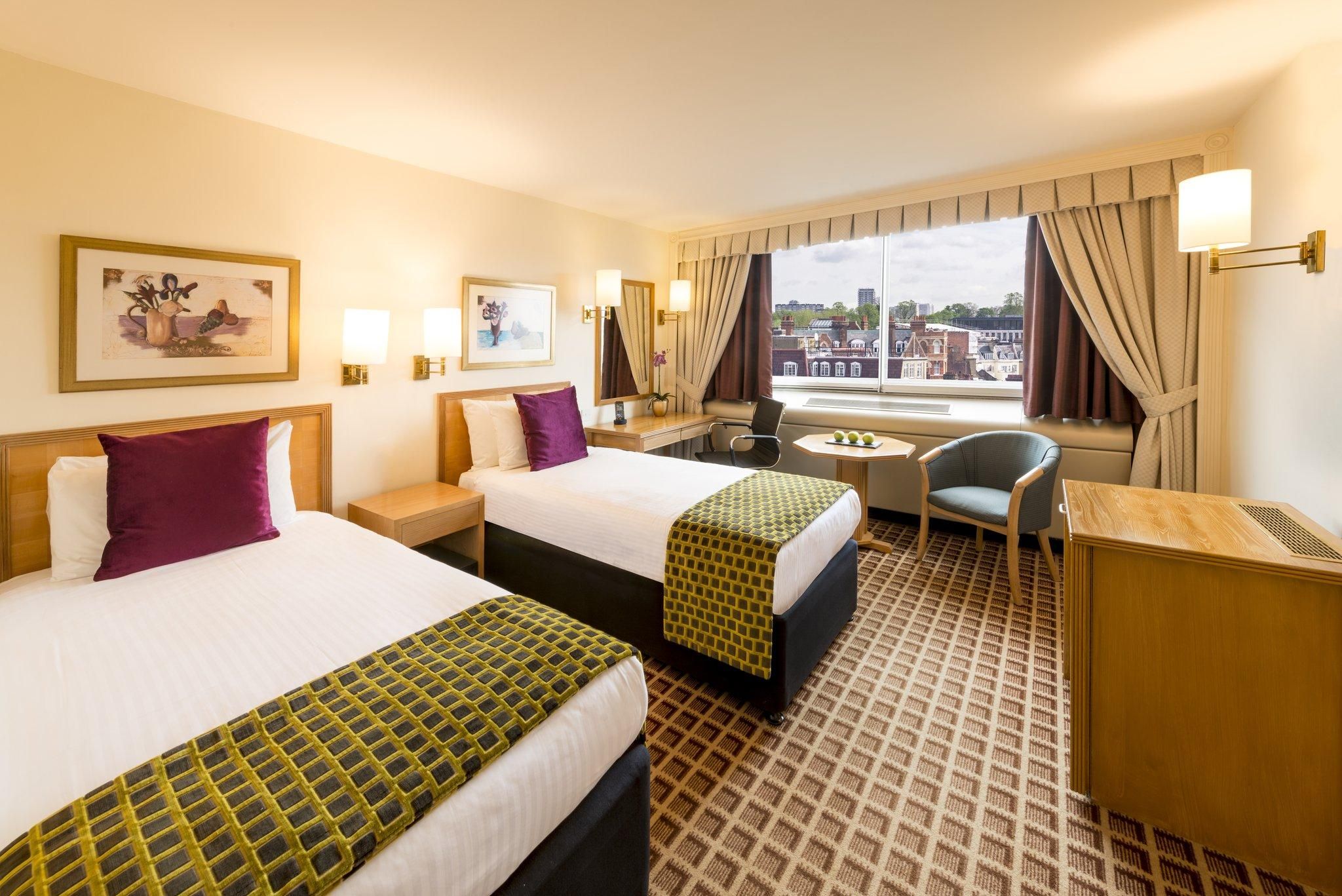 Club Twin Room With Free Breakfast