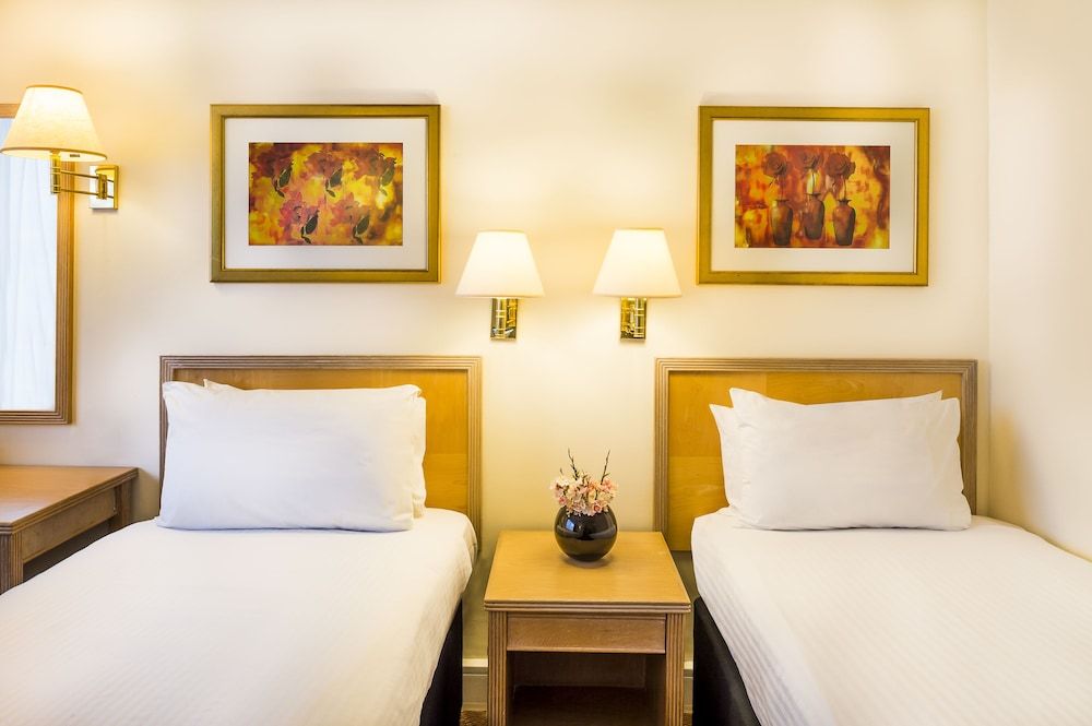 Copthorne Tara Hotel London Kensington Standard Room, 2 Twin Beds 5