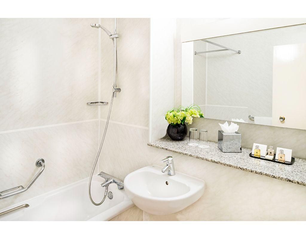 Copthorne Tara Hotel London Kensington Standard Twin Room 3