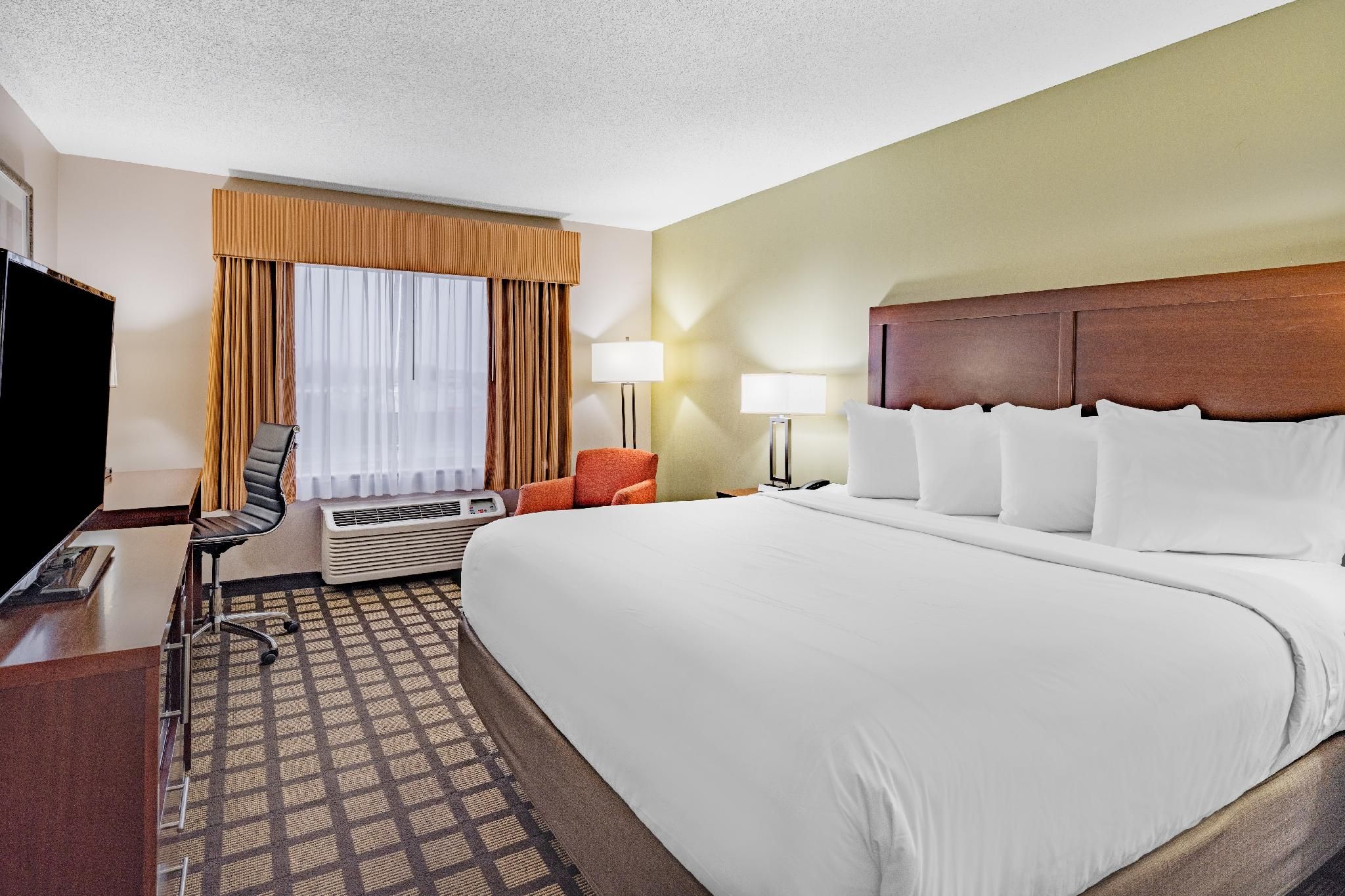 1 King Bed Suite Non-Smoking