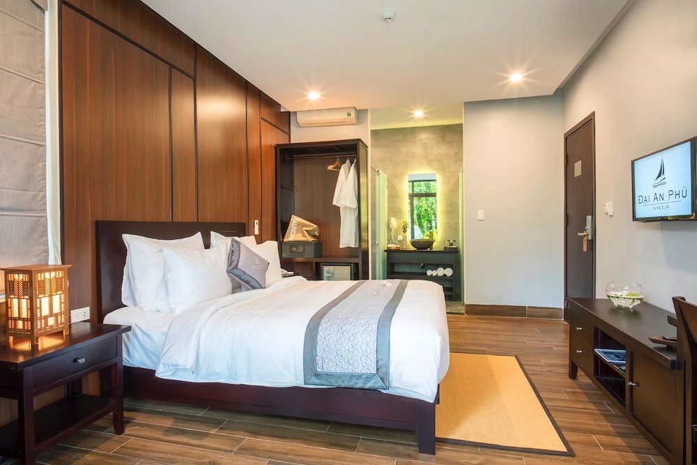 Deluxe Double Room, 1 King Bed, Patio, Poolside