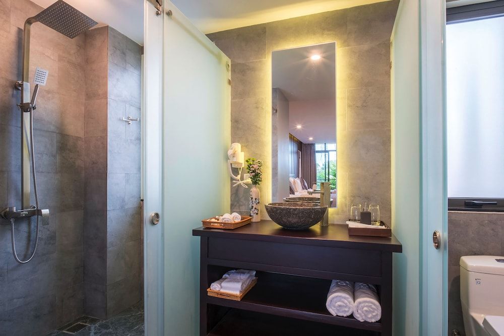 Dai An Phu Villa Family Suite, Balcony, Poolside 4