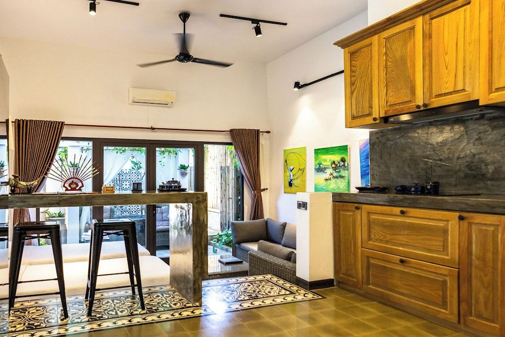 Victory Road Villas Signature Villa, 1 King Bed, Mountain View, Poolside 9