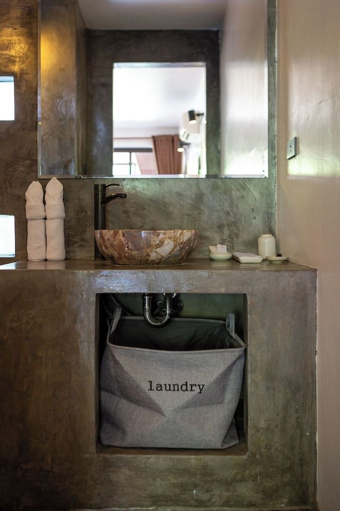 Victory Road Villas Signature Villa, 1 King Bed, Mountain View, Poolside 6