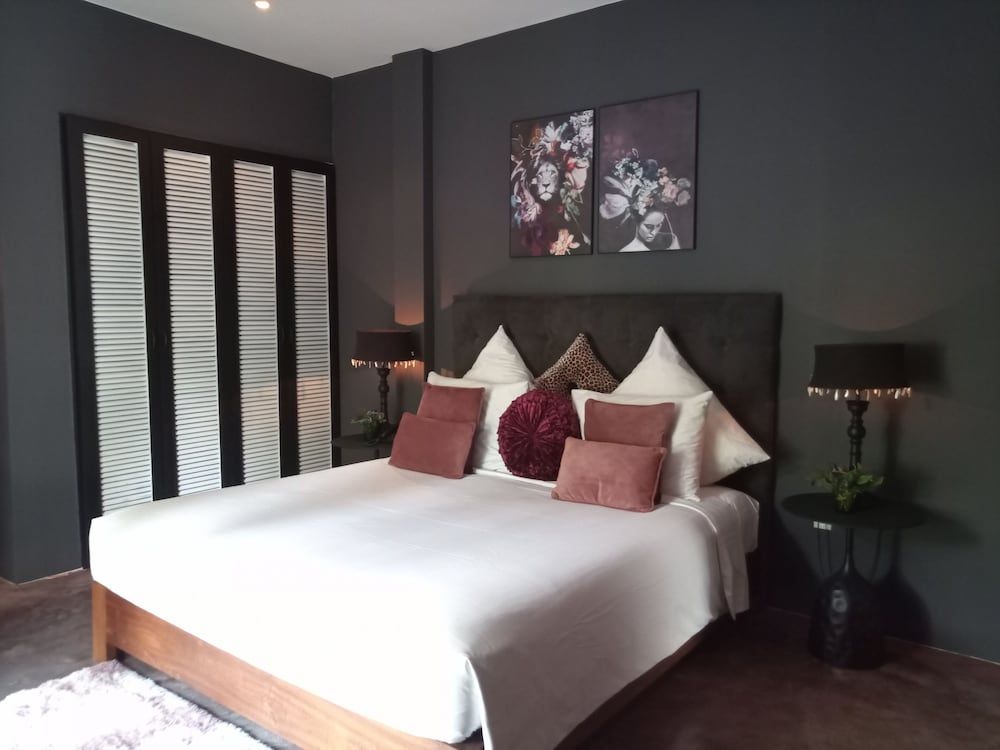 Thao Dien Boutique Hotel Deluxe Double Room 4