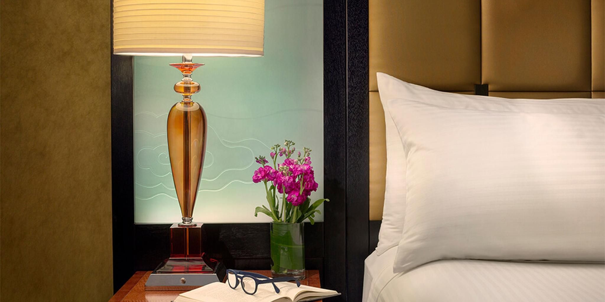 1 Queen Bed Deluxe Room