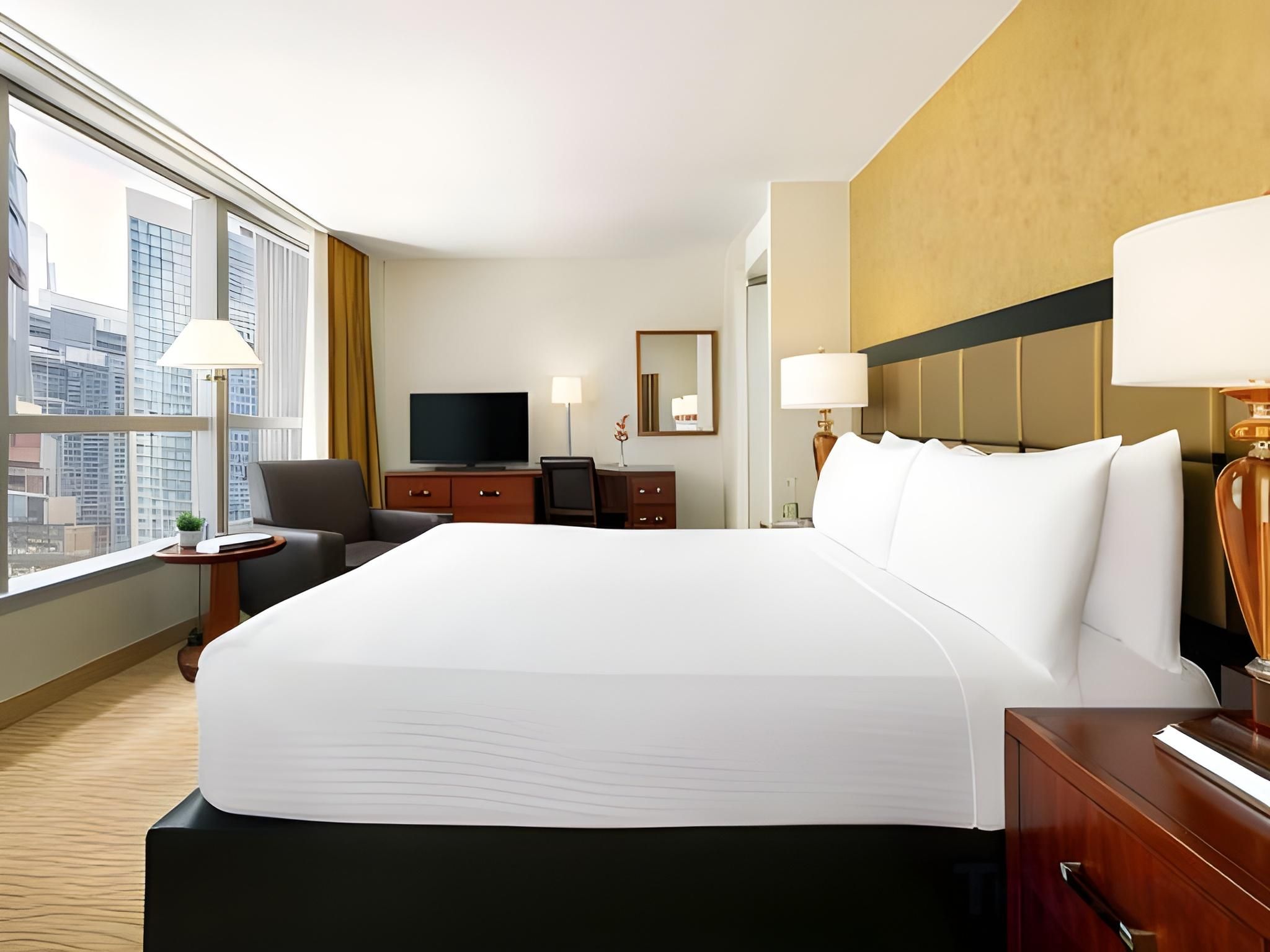 1 King 1 Bedroom Suite Times Square View