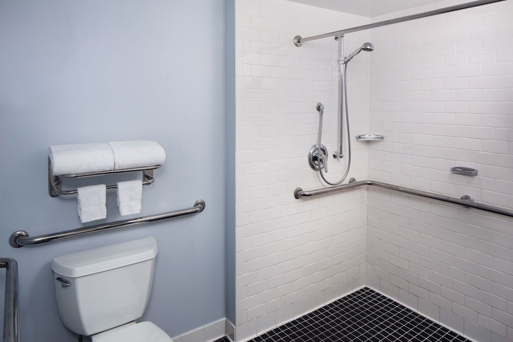 Millennium Hotel Broadway Times Square Standard Room, 1 Queen Bed, Accessible 9