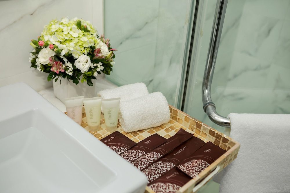 Maro Hotel Deluxe Twin Room 6