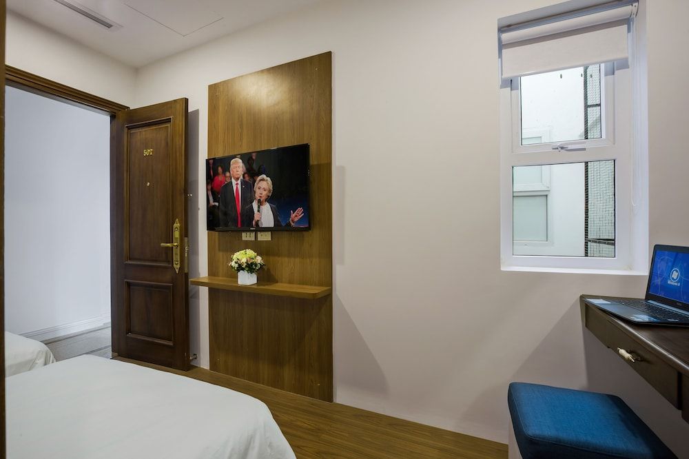 Maro Hotel Deluxe Twin Room 7