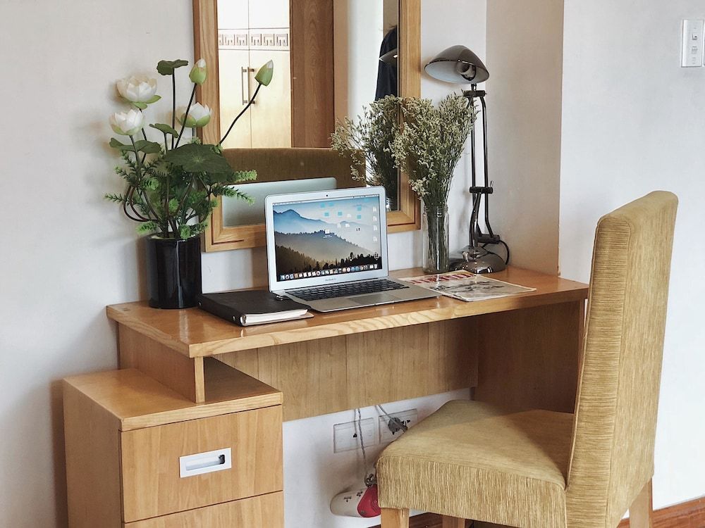 New Lotus Hotel Deluxe Double Room, City View 10