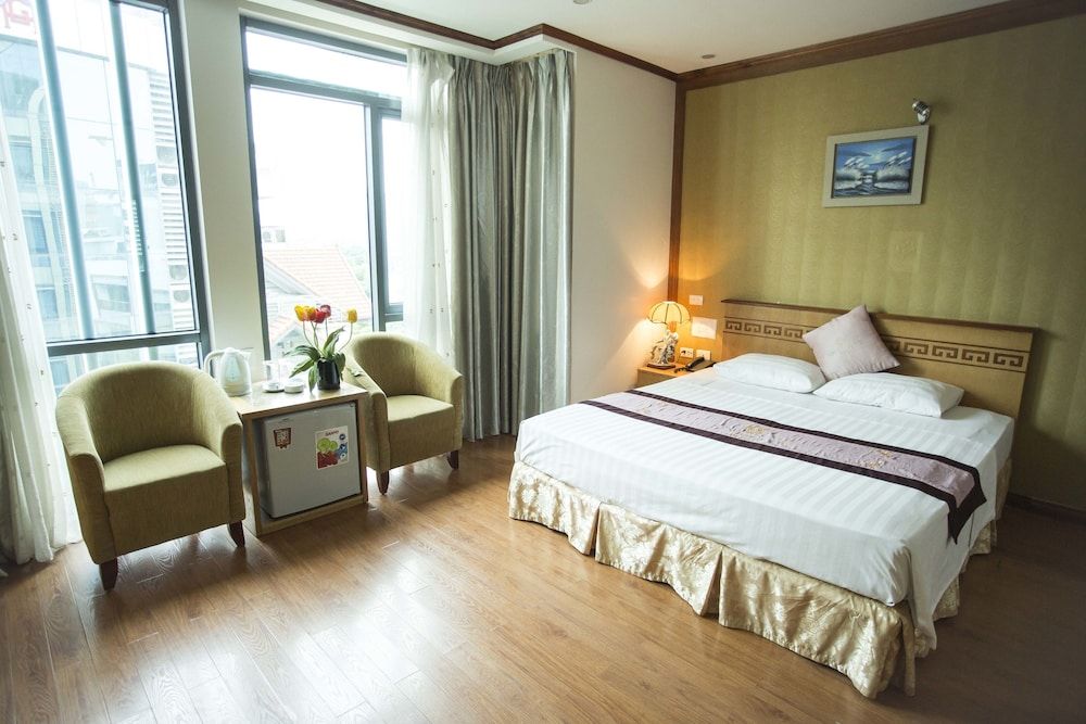 New Lotus Hotel Deluxe Double Room, City View 4
