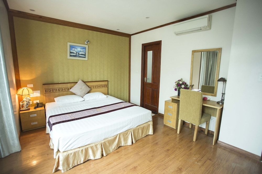 New Lotus Hotel Deluxe Double Room, City View 5