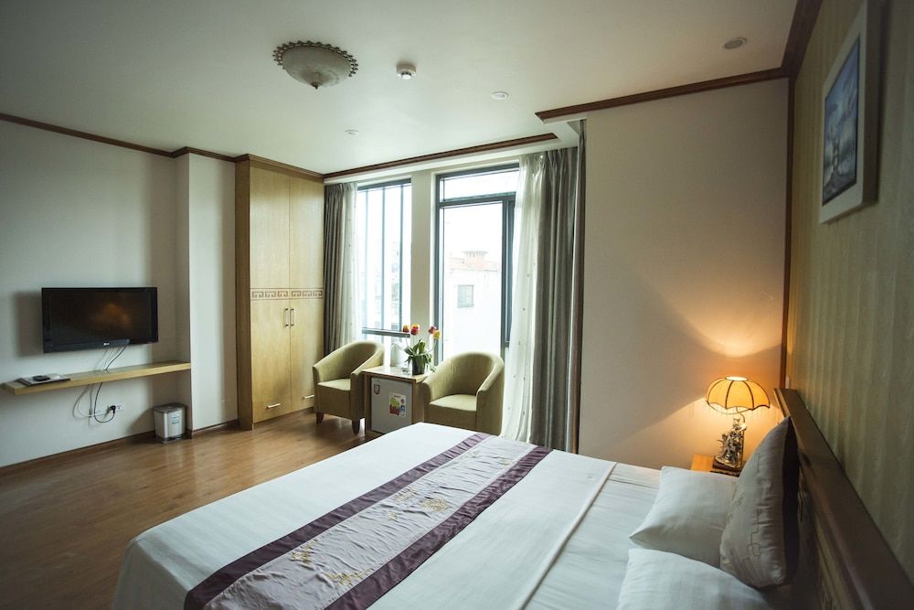 New Lotus Hotel Deluxe Double Room, City View 6