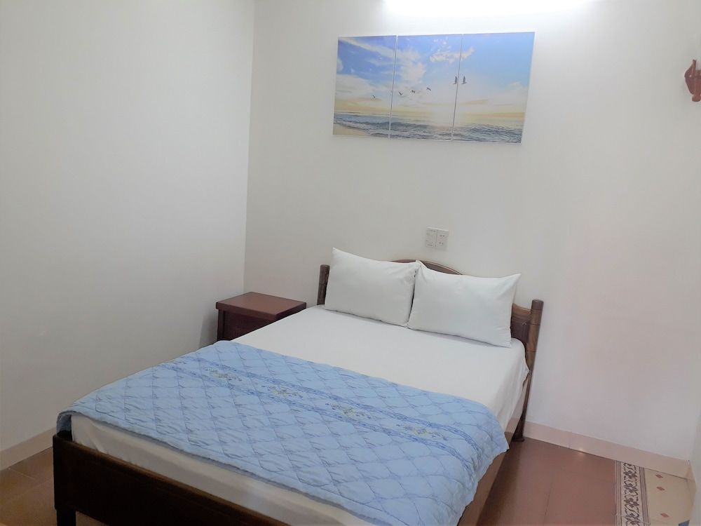 Single Room (No Air Conditioning)