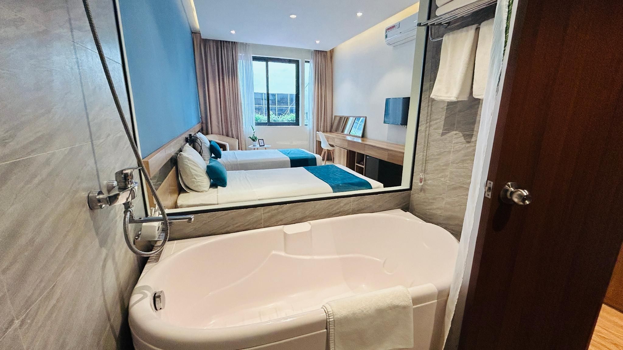 undefined Mango Hotel Hanoi 7