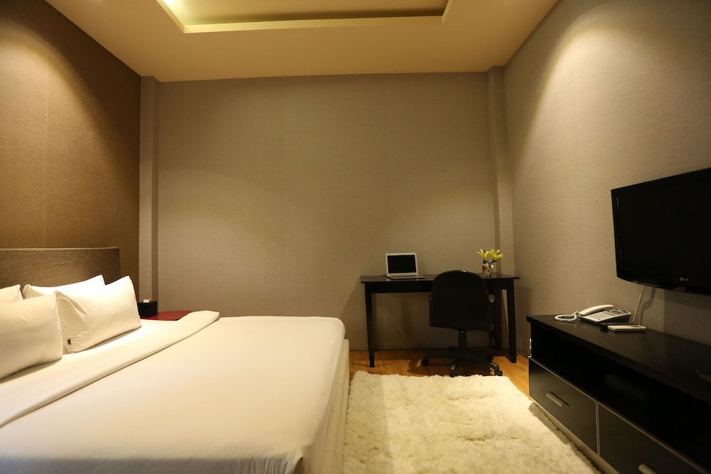 Diamond Suite Hai Ba Trung Deluxe Apartment 4