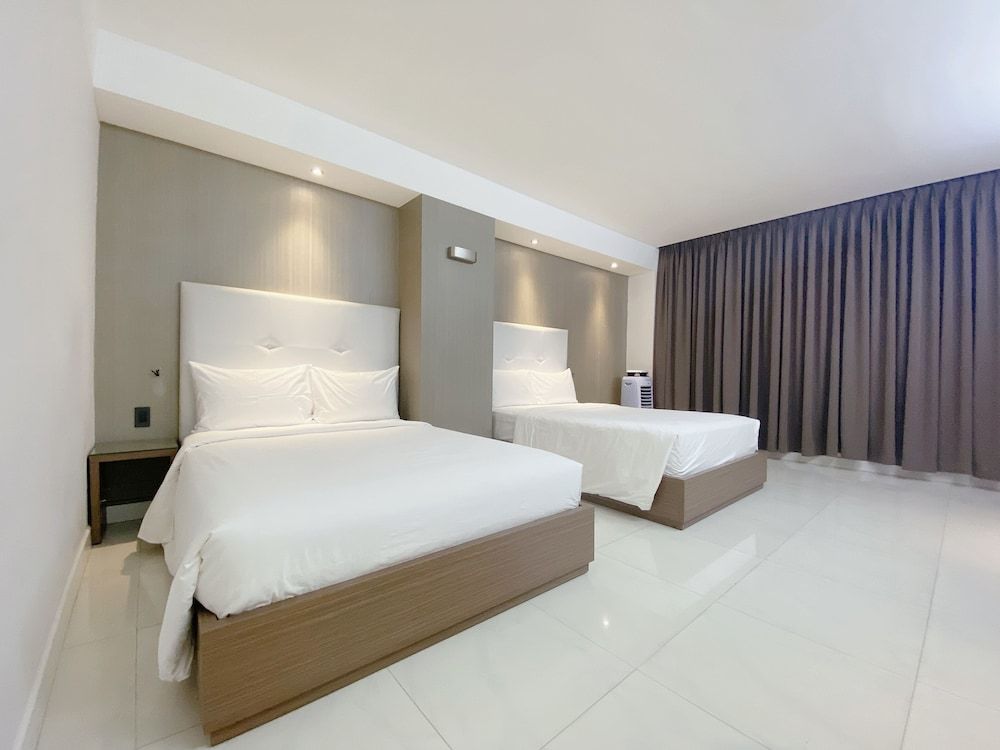 undefined The Luxe Hotel 6