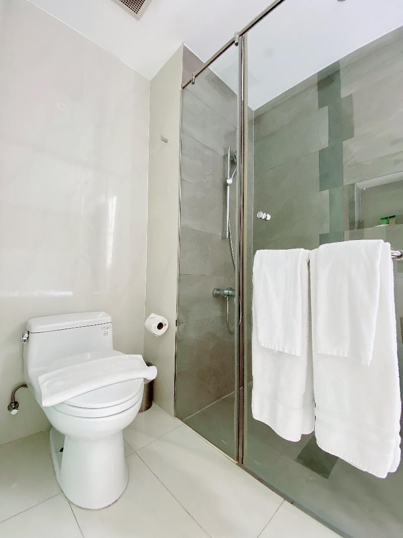 undefined The Luxe Hotel 4