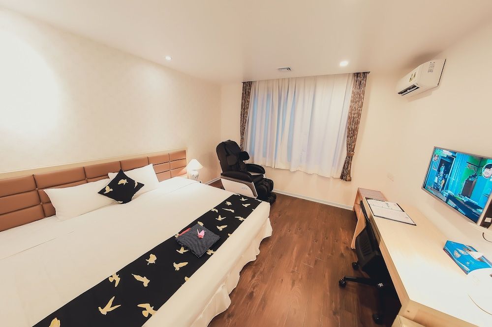 Momizi Business Hotel Twin Room Premium 4