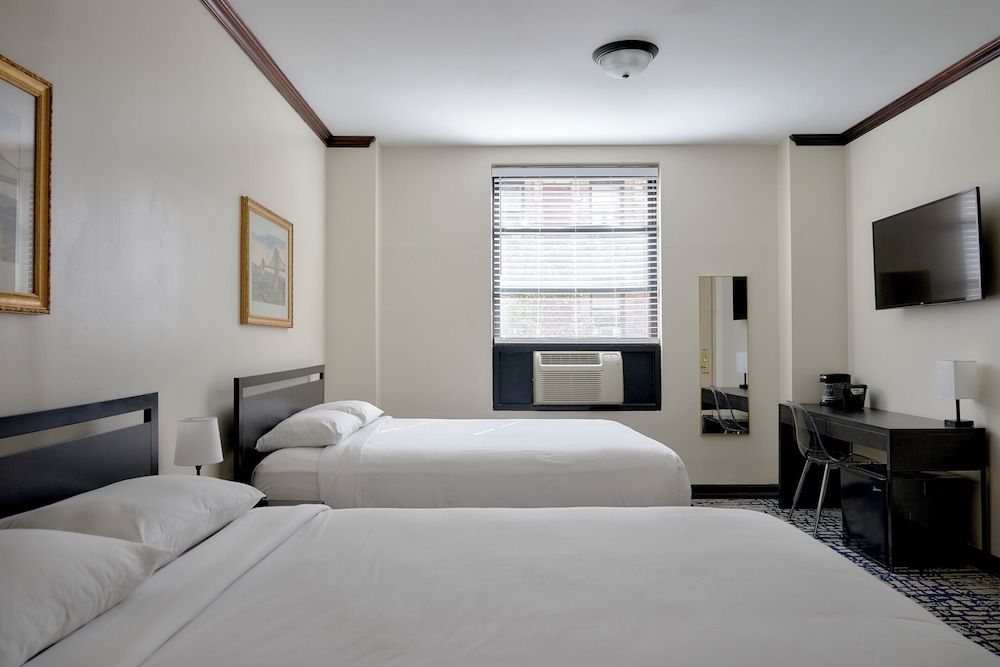 undefined Night Hotel Broadway 6